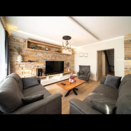 Tom & Jerry Villa Raska