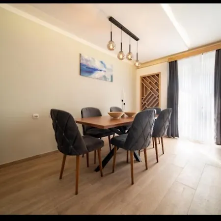 Tom & Jerry Villa Raska